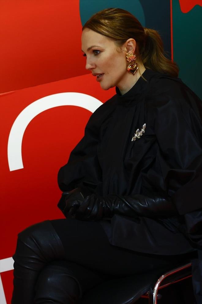 Uzerli, "Daha nce yaptm ilerin insanlarn kalplerini sttn ve onlara mutluluk getirdiini burada grdm. Bu da benim iin en byk hediyelerden biridir" eklinde konutu.