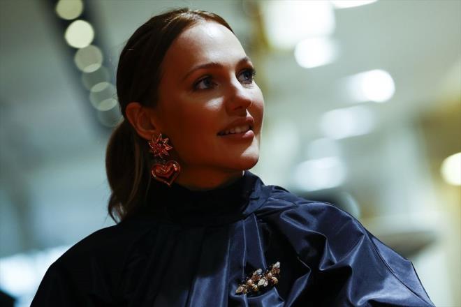 Rusya?da Muhteem Yzyl dizisinde oynad Hrrem Sultan rolyle tannan Uzerli, Moskova'da scak karlandn ve birok insanla tantn syledi.