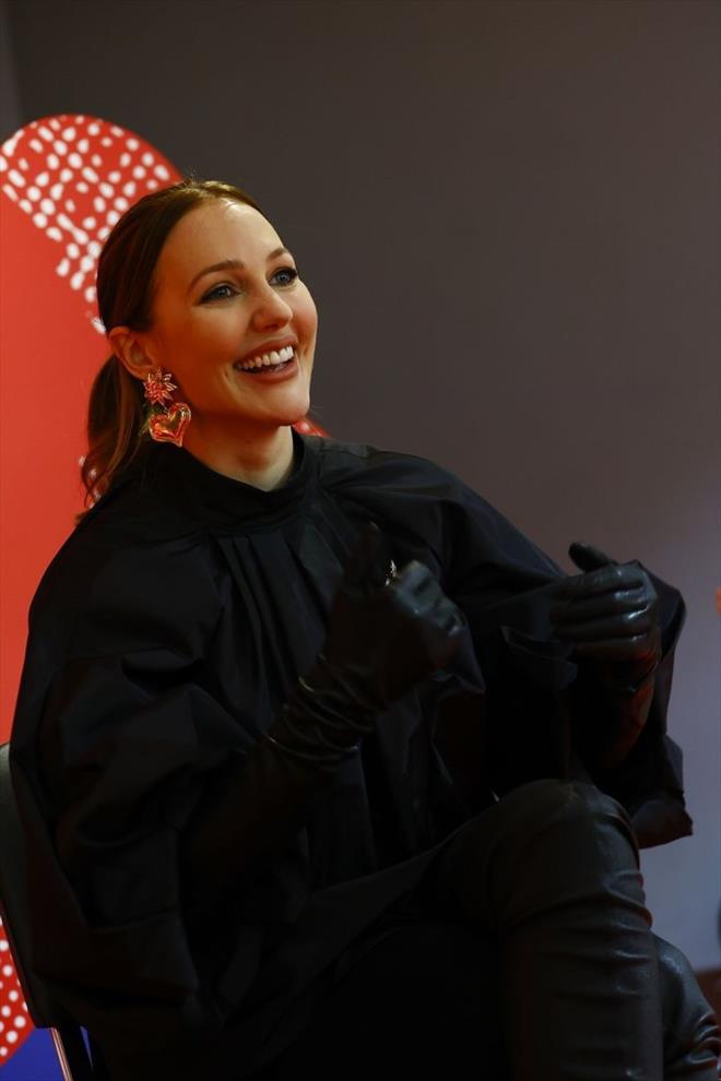 Uzerli, "Aye karakteri, u ana kadar oynadm karaktere benzemiyor. Aye, daha sakin ve daha melankolik bir karakter. Senaryoyu okuduum zaman, bu projede mutlaka olmak istedim. Bu benim iin deiik bir deneyim oldu" dedi.