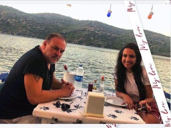 Solunum gl eken ve akcierlerinde enfeksiyon oluan Burak Sergen, youn bakmda tedavi altna alnd ve entbe edildi. Getiimiz hafta Sergen'in eski ei Il Sergen, salk durumu hakknda u bilgiyi verdi:    "Hastaneden son aldmz bilgi dorultusunda Burak, bilinci akken kendisinin de bilgilendirilmesi sonucunda daha iyi solunuma ulaabilmesi adna entbe edilmitir."