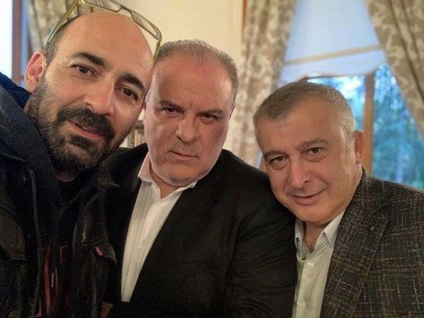 11 yandaki Cansn Sergen'in salk durumu hakknda aklama yapan anne Sergen, unlar sylemiti:    "Bu sabah gn aymak zorunda ocuum iin. Bitkinim ok...  gndr ate topuna dnd hayatmz. Bir anda olabiliyormu bunlar. Olum Cansn'la ayr evde yayoruz. Cansn Kovid-19'u hafif atlatyor. Ben semptom gstermiyorum ok kr. Umarm olum babasna kavuur."