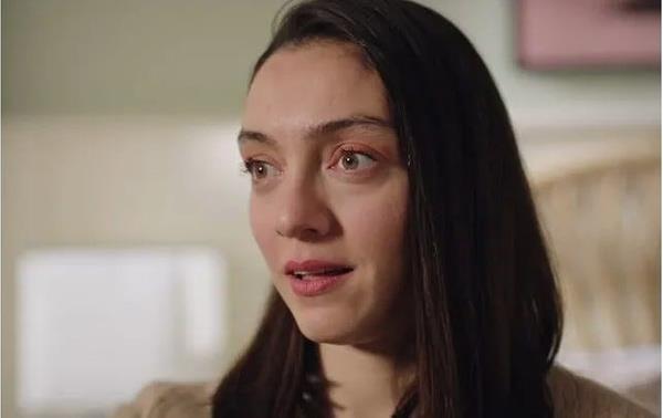 Deime karar alan Glben, Esra'nn evine giderek yardm istedi. Esra ise Glben'e en gzel elbiselerinden birini verdi ve makyaj yapt. Glben Esra sayesinde yaad deiimle herkesi artt.