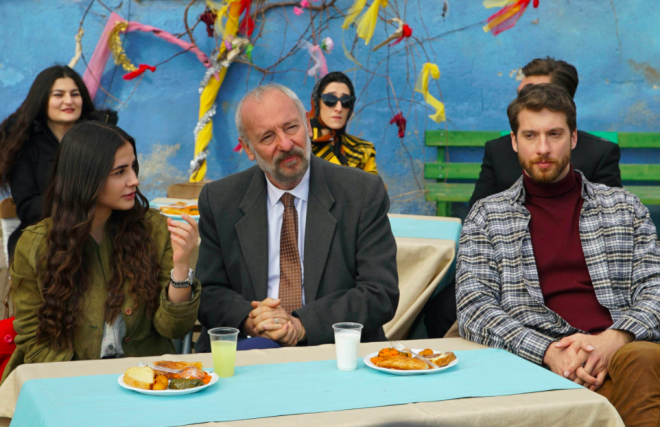 Son haftalarda ATV'nin Kardelerim dizisi ile kyasya bir zirve yarnda olsa da Gnl Da AB ve ABC1 kategorilerinde en ok izlenen yapm olmay baaryor. Dizinin bu kadar baarl olmasnda phesiz i stan konusu kadar parmak srtan performanslara imza atan oyuncu kadrosu da var.