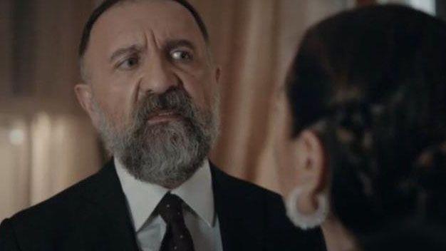 Szlerinin devamnda Postolu"Sahnenin gereki olmas iin Hlya?y bir para harekete geirmek istedim. Ama onun da eli ok arm" ifadelerini kulland.