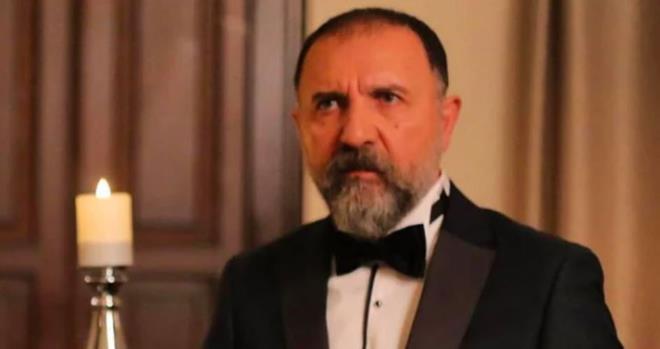 Konuyla ilgili Hrriyet?e konuan Erturul Postolu, magazin gndemine bomba gibi den tokat sahnesinde rol arkada Avar ile yaadklarn anlatt.