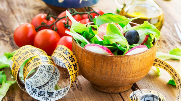 Kan grubuna gre diyet diye bir ey yok!  <br>  2013-2014 yllar arasnda yaplan 2 alma analiz edilmi ancak kan grubuna zg verilen diyet nerilerinin hastalarda herhangi bir iyileme ile ilikili bir sonucun da olmad gsterilmitir. Kan gruplar ile sindirim sistemi arasnda vcutta metabolik bir iliki bulunmamaktadr. Kan gruplar ile yiyecek seimi ve fiziksel aktivite nerisi yaplabilecek bir balant da yok.