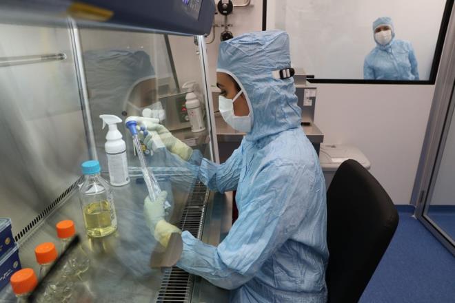 Gvenilirlii de etkinlii de ok yksek bir a. Biz ila firmas olduumuz iin gvenilir rnleri piyasaya vermek zorundayz. Bunun iin de GMP, Good Manufacturing Practice dediimiz iyi imalat koullarn gsteren kalifikasyondan gememiz gerekiyordu. Son derece zor bir ey bu. Trkiye'de Salk Bakanl'nn standartlar, Avrupa hatta dnya standartlarnda ve bu belgeyi Trkiye'de alabilmek de byk bir ayrcalk. Tabii bunun zerine bir de a ile ilgili a GMP?sinin de ilave edilmesi, btn ekibin ve bizim iin ciddi bir baar oldu.?