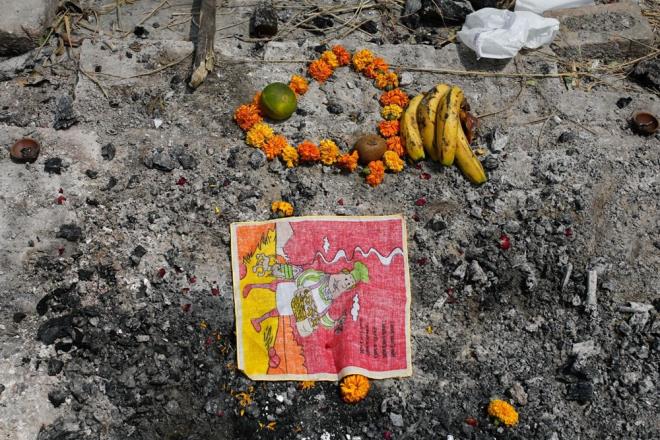 CORONA VRS AILARI HNDSTAN?DAK SALGINI DURDURABLR M?    ABD?de Beyaz Saray ba tbbi danman Anthony Fauci, bu haftann balarnda laboratuvar almalarndan elde edilen n kantlarn Hindistan'n yerli as Covaxin'in Hint varyantn etkisiz hale getirebileceini gsterdiini syledi.