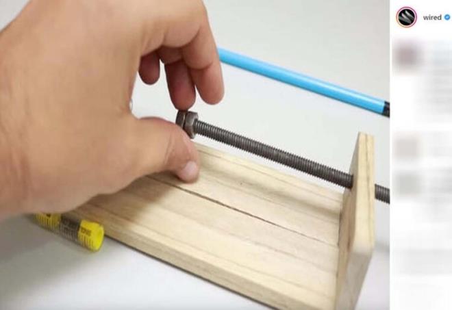 Bir sonraki aamada ise iki tahta parasn birbirine balamak iin bu paralara ihtiyacnz olacak.