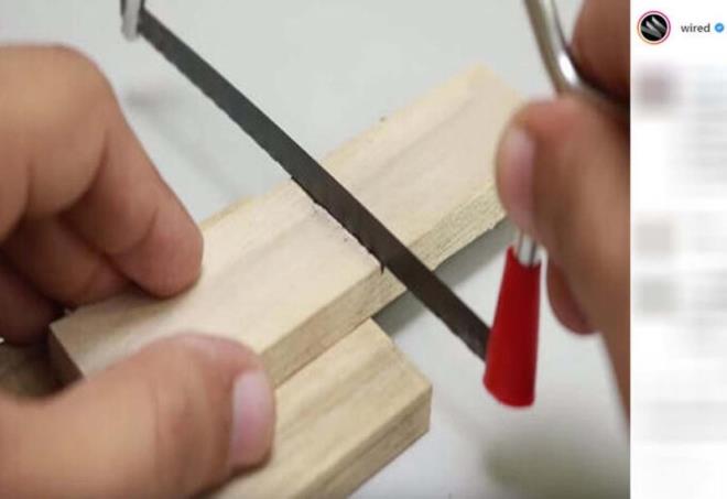 Bunun iin minik bir testere kullanyoruz.