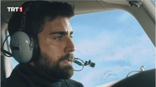 Zehra ve Hulki ise Serdar' gzaltnda tutulduu Yunan polis binasndan karmay baard. Ancak polislerin ve Fadi'nin adamlarnn takip ettii zel ekip, kk bir hava alanna snd.