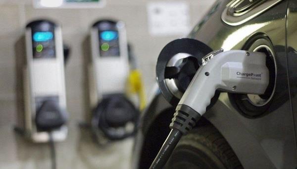 Ayrca, Nisan ay sonunda 444 adet elektrikli ve 15.101 adet hibrit otomobil sat gerekleti.