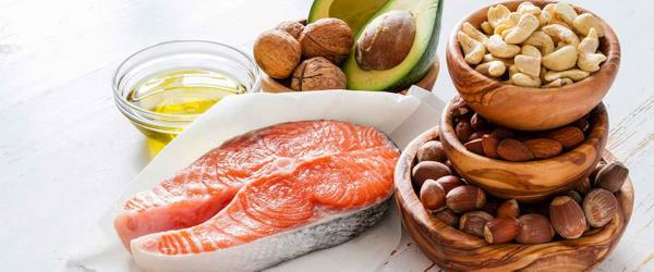 Kolesterol sessiz seyredebilir  <br>  Kt kolesterol, genellikle sessizce ilerleyen bir durumdur. Hemen hemen hibir hastada kolesterol ykseklii sadece muayeneyle anlalmamaktadr. Kt kolesteroln ar yksek olduu durumlarda meydana gelebilecek baz belirtiler yle sralanabilir: