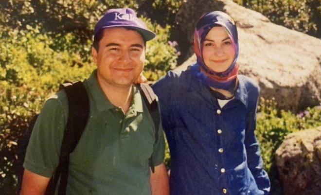 DEVA Partisi Genel Bakan Ali Babacan, Karadeniz yaylalarna kt genlik gnlerine ait bir fotoraf yaynlad.