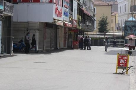 Oru, Salk Bakanl tarafndan yrtlen etkin filyasyon ve test almasyla Samsun'da toplamda 800 binin zerinde vatandaa test yaptklarna dikkati ekerek, unlar kaydetti: