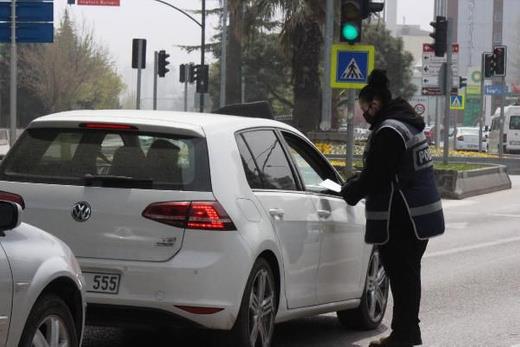 Dardan gelen misafirlerinizi 10 gn boyunca izolasyon altnda tutun ve grmelerinizi kesinlikle birlikte yapmayn. Aile ii ziyaretleri muhakkak engelleyin. nmzde Ramazan Bayram var. Bayram ziyaretleri yapmayn ki vaka dn tam olarak salayalm. Tam d yakalamken yeniden vakalarn artmasn istemiyoruz."