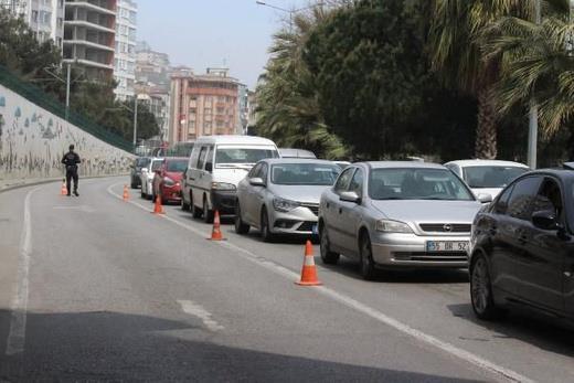 Bu da Kovid-19 mcadelesinde kararl duruumuzu bayramda da korumamzdan, bugne kadar verilen emeklerin boa gitmesine izin vermememizden geiyor." ifadesini kulland.