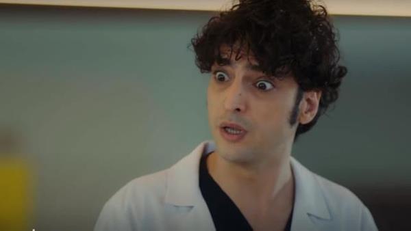 Uzman hekim olan Ali'nin imdi nnde son derece zorlu bir karar vardr. htisas alan seecek olan Ali'yi Ferman ve Muhsin'in kendi alanlarna ekmeye alt Mucize Doktor dn akamki blmyle zirve yarndan koptu.