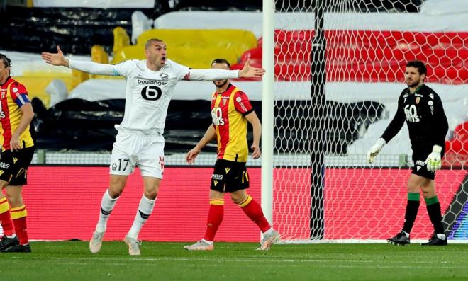 4. dakikada penalt iin topun bana geen Burak Ylmaz, affetmedi ve alar havalandrarak Lille'i 1-0 ne geirdi. Burak Ylmaz, bu sezon Lille formasyla 14. goln att.