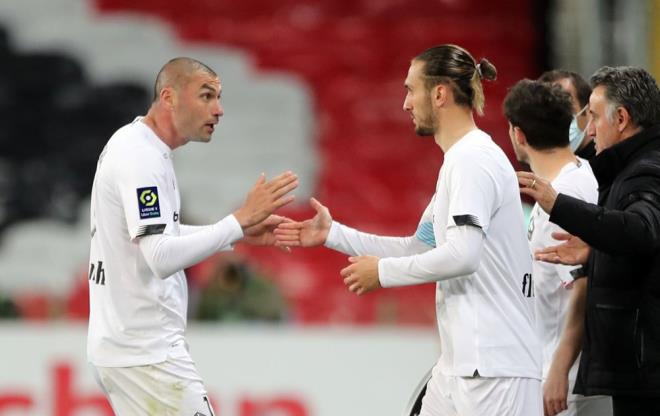 75. dakikada Burak Ylmaz, yerini Yusuf Yazc'ya; Zeki elik ise Jeremy Pied'e brakt.