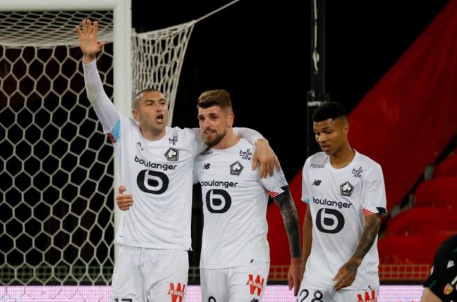 Lens'in 10 kii kalmasnn ardndan rakip kaleye gitmeye balayan Lille'de, 40. dakikada Burak Ylmaz bir kez daha sahneye kt. Milli futbolcu yaklak 30 metre uzaktan ok sert vurdu, topu alarla buluturdu ve Lille'i 2-0 ne geirdi.