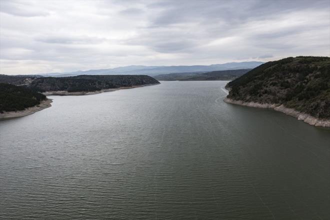 Bilinsiz su tketiminin nne gemek iin "Kademeli Su Tarifesi" uygulamasn hayata geirmek istediklerini dile getiren ztrk unlar kaydetti:    "30 bykehir belediyesinin 16'snda uygulanan 'Kademeli Su Tarifesi' uygulamas bir zorunluluk haline gelmitir. Bu uygulama sayesinde, ehir ebekesine verilen suyun yzde 52'sini tketen yzde 16'lk kesim, 10 metrekp zerinde kademeli fatura sistemine dahil edilerek tasarrufa ynlendirilmi olacaktr. Yani fazla kullanan, hor kullanan fazla deyecek."