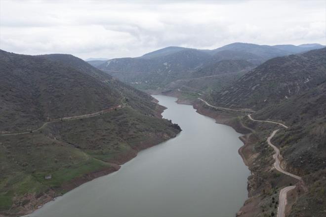 Hobi bahelerinin ime suyu ile sulanmamasna ynelik yeni dzenlemeleri hayata geirmek istediklerini aktaran ztrk, "nsanlar tankerle su satn alacak ekilde sulamaya ynlendireceiz. nk ime suyu nceliimizdir" aklamasnda bulundu.