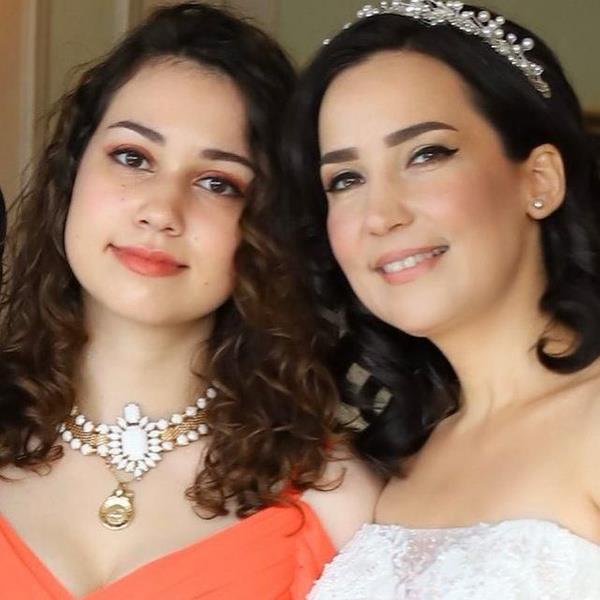 ''Ben de hem annemin hem de tm annelerin 'Anneler Gn'n kutlarm."