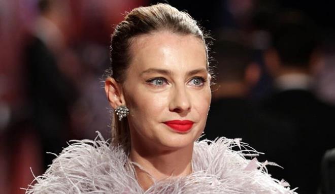 * GERGEN BAIRSAK SENDROMU NEDR?  Barsak hcreleri arasndaki sk balar filtre grevi grr. Bu ekilde oluturulmu filtreye benzer yap, barsaklardan kana sadece besin eleri, su, vitamin-mineraller gibi yararl bileenlerin gemesine izin verir. Bu sk balarn bozulmas sonucunda geirgen barsak sendromu meydana gelir.Normalden daha geirgen hale gelen barsaklar sebebiyle kana, yararl bileikler ile birlikte tam olarak sindirilmemi besin eleri, zararl organizmalar veya toksinler de karabilir. Bunun sonucunda da eitli metabolik bozukluklar meydana gelmeye balar.