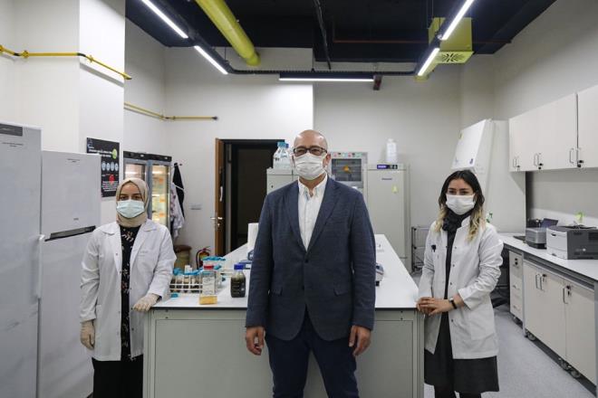 Marmara Denizi?nde ubat aylarnda grlmeye balanan ve yaklak 3 aydr etkili olan deniz salyas, tedirginlie neden oldu.