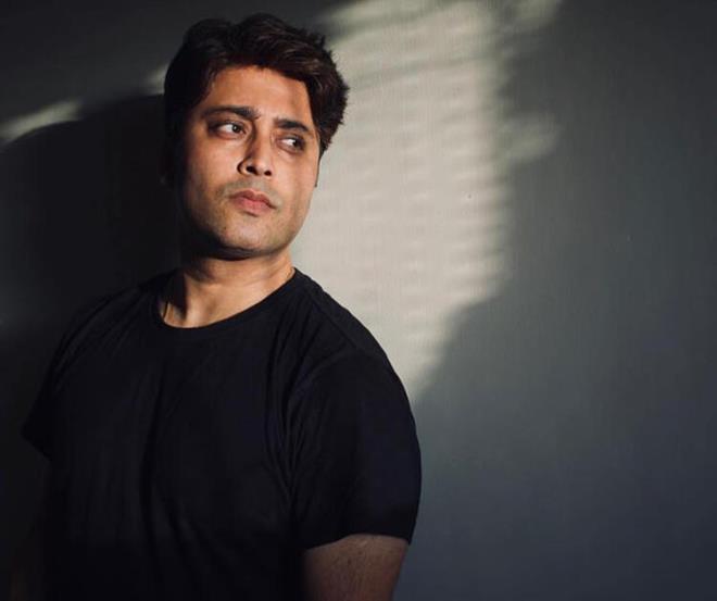 35 yandaki Hintli aktr ve vlogger Rahul Vohra virs nedeniyle hayatn kaybetti. Vohra hastane yatandan ekilen son videosunda grd tbbi bakm eletirmiti.