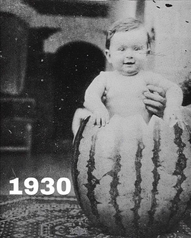 Belediyenin Instagram hesabnda 1930'lara ait bir fotoraf ile bu fotoraftan esinlendii anlalan, havaalan kavana yerletirilen bir heykel de paylald.