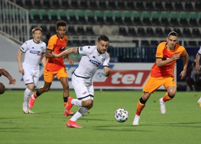 2-GALATASARAY  Galatasaray deplasmanda Denizlispor'u 4-1 yendi.