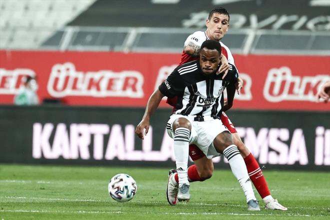 1-BEKTA  Beikta kendi sahasnda Karagmrk'e 2-1 yenildi.  Sper Lig'de zirve yar: Haftann kazanan Galatasaray - 2