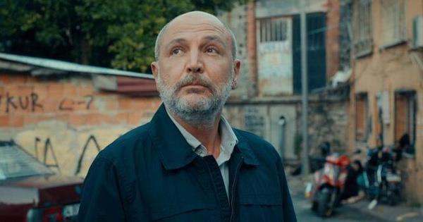 Bylece dizide Nedim karakterini canlandran usta oyuncu lkay Akdal da ukur'dan ayrld.