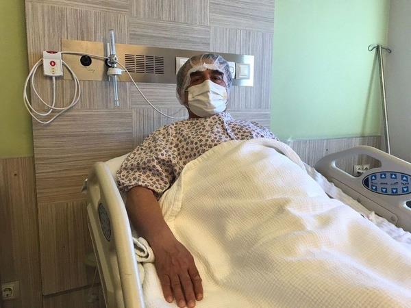 Sleyman Yac yapt aklamada, unlar syledi:  <br>  ''Sigara ve alkol kadar daha tehlikeli bir ey var, stres. Ltfen stresten uzak durun. Benim sigaram ve alkolm yok ama ana damar tkanm ve kalbimin ok byk darbeler aldn doktorlar sylediler. Acil olarak ameliyata giriyoruz imdi. Sebebi stres.''