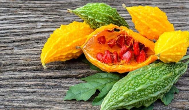 En kudretli nar, kudret nar:  <br>    Kudret nar adndan da anlalaca zere olduka faydal bir besin kayna. Bir ok hastala ifa olarak kullanlan kudret narnn zellikle meme kanseri, grtlak ve barsak kanserini engelledii belirtiliyor. Kudret nar nasl kullanlr?      Kudret nar, genel olarak zeytinya ya da bal ile bir araya getirilerek kavanozlara konuluyor ve bu karmdan gnde 1 yemek ka kadar tketiliyor. Ayn zamanda kabuklar taze olarak da tketilebiliyor.