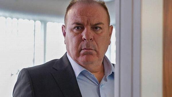 Youn bakmda nefes alma gl yaayan Burak Sergen daha sonra entbe edilmiti.