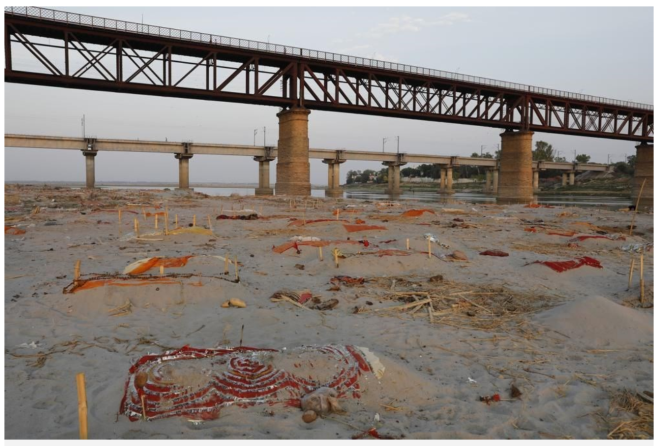 Hindistan?da yamur, Ganj nehri kylarna gmlm yzlerce ceseti ortaya kard - 7  GEEN HAFTA 71 CESET BULUNDU    Dier taraftan geen hafta salk yetkilileri, komu Bihar eyaletindeki Ganj Nehri kysna vuran 71 ceset bulduklarn aklamt. Yetkililer otopsi gerekletirdi,  ancak rme nedeniyle lm nedenini teyit edemeyeceklerini aklad.    Ayrca geen hafta Uttar Pradesh eyaletinin bakenti Lucknow'un 40 kilometre  gneybatsndaki Unnao blgesindeki nehir kysndaki iki yerde kuma gmlm bir dzine ceset bulundu. Blge Yargc Ravindra Kumar, lm nedenini belirlemek iin bir soruturma balatldn syledi.