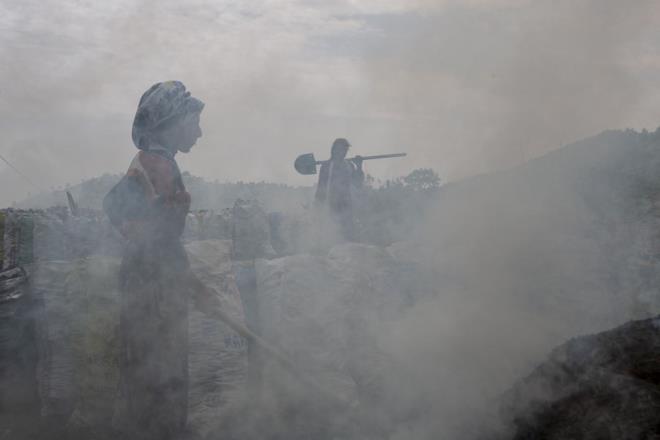 Yalanc, sabah erken saatlerden itibaren arazide alma yrttklerini, kesilen ve istiflenerek zeri saman ve toprakla kapatlan odunlar yakmaya baladklarn belirterek, kl olmamas iin de yaklak 15 gn banda geceli gndzl nbet tuttuklarn aktard.