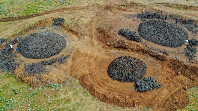 "Kmrn kilogramn 1 lira 80 kurua satyoruz. Marketlerde 7 liraya satlyor" ifadelerini kullanan zylmaz, ekmek paras iin almaya devam ettiklerini aktard.