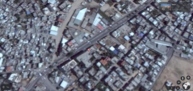 PEK GAZZE NEDEN HALA BULANIK?    Konuya ilikin aklama yapan bir Apple szcs, haritalarn yaknda 40 cm'lik daha yksek bir znrle gncellemek iin altn syledi.Google, ise grntlerinin bir dizi salaycdan geldiini ve "daha yksek znrlkl grntler elde edildike uydu grntlerini yenileme frsatlarn" deerlendirdiini syledi. Ancak u anda bunlar  paylama planlar olmadn da ekledi.      Bellingcat'in ak kaynak aratrmacs Nick Waters, "Gncel olaylarn nemi dnldnde, bu alandaki ticari grntlerin kastl olarak bozulmaya devam etmesi iin hibir neden gremiyorum" dedi.