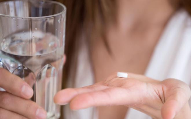 Depresyon baz kiiler tarafndan hafife alnsa da toplumda her 10 insandan biri hayat boyunca depresyon geirmektedir. ngiltere'de yaplan bir almada yalar 4-16 arasnda olan ocuklarda bile % 4 orannda depresyon tespit edilmitir. Depresyonun tedavisinde ise antidepresanlara bavurulmaktadr.