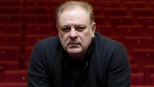 Burak Sergen 12 Nisan pazartesi g�n� apar topar hastaneye kald�r�lm��, solunum g��l��� �ekti�i i�in yo�un bak�ma al�nan usta oyuncuya korona te�hisi konulmu�tu. Hastanedeki ilk tedavisi ba�ar�l� olmayan �nl� oyuncu daha sonra yo�un bak�ma al�nm��t�.