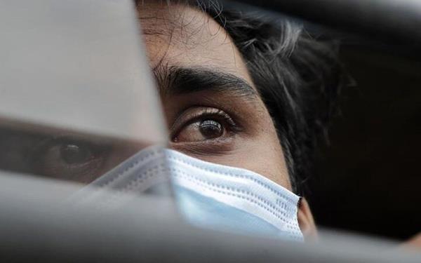 Nehirde yzen ve Kovid-19 tayan cesetler blgede bulunan babo kpekler ve kular yznden tehlike yaratyor. Zira bu hayvanlar su zerinde yzen cesetlerden beslenmeye balam durumda.