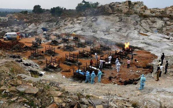 Dn, Kovid-19 nedeniyle 4 bin 329 kiinin hayatn kaybettii bildirilmiti. Hindistan varyantnn etkisinin iddetlendirdii lkenin en byk nehri olan Ganj'da yaanan byk tehlike ise her geen gn artyor.