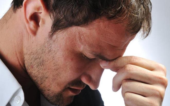 Kovid-19?a elik eden nrolojik bulgularn olduka yaygn olduunu ifade eden Medicana Avclar Hastanesi Nroloji Uzman Uzm. Dr. Nejla abuk, ?Ba ars, ba dnmesi, bilin bulankl, bilisel bozukluklar, uykusuzluk, dengesizlik, tat ve koku kayb, kas ars ve gszlk Kovid-19 enfeksiyonunda rastlanan balca nrolojik bulgulardr. Kovid-19?un gsterdii nrolojik bulgular, virsn hem merkezi hem de periferik sinir sistemini etkilediini gstermektedir. Bu bulgularn yan sra beyin ileyiinin bozukluu, beyin enfeksiyonlar ve inme gibi nrolojik hastalklar da grlen semptomlar arasndadr. Nrolojik belirtiler arasnda en sk grlen rahatszlk ba arsdr." dedi.