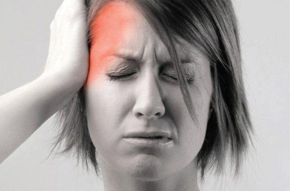 "Kovid-19, ate, nefes darl, ksrk gibi solunum sistemi bulgular olmakszn nrolojik semptomlarla da ortaya kabilmektedir. Hastala yakalanmadan nce herhangi bir nrolojik belirti gstermeyen kiilerde, enfeksiyondan sonra ortaya kan nrolojik bulgular, hastalk geirildikten uzun sre sonra da grlmeye devam edebilmektedir. Kovid-19 geiren hastalarn yaklak yzde 10 ila yzde 20?sinde Uzam Kovid (Long Covid)?e rastlanmaktadr. Uzam Kovid bulgular gsteren hastalarda koku alma duyusunun enfeksiyon geirdikten birka ay sonra bile devam ettii grlmektedir.?