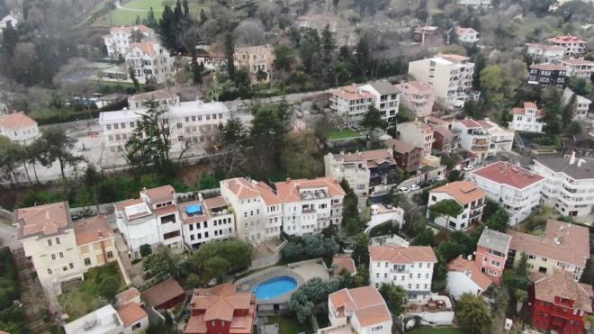 Uzmanlar, pandemi etkisiyle baheli mstakil evlere olan ilginin artmas, sosyal imkanlara rahat ulamn rakamlarda belirleyici olduunu syledi.