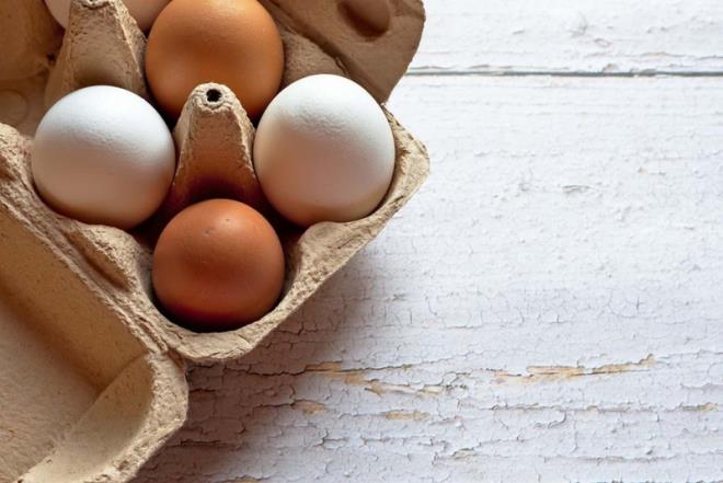 Sağlıklı bireylerin düzenli yediği günde bir adet yumurta kolesterol düzeyinde az bir artış yaratmasına rağmen antioksidan açısından zengin olması kalp hastalıklarına yakalanma riskini düşürmektedir.